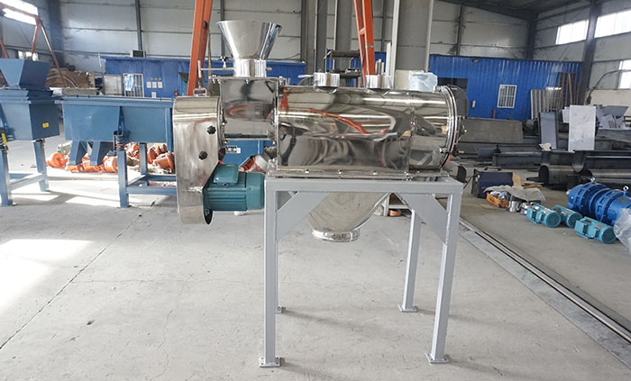 氣旋篩分機(jī)與氣流篩分機(jī)的篩分原理基本相似，所以針對(duì)于其旋篩分機(jī)的篩分壓力。會(huì)比氣流篩分機(jī)的壓力要大一些。