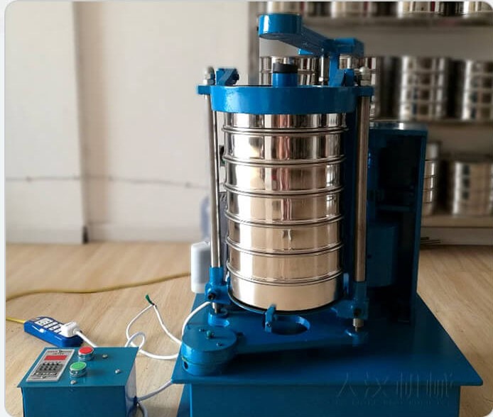 拍擊篩可放1-6層篩框可實現(xiàn)，2-7種不同等級的物料粒子段。